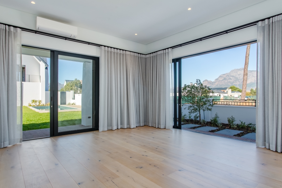 5 Bedroom Property for Sale in Pearl Valley at Val de Vie Western Cape